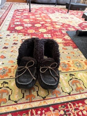 UGG women’s slipper style shoe